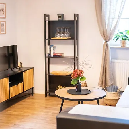 Toni Charming Im Idyllischem Villenviertel Mit Netflix Apartment