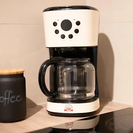 Toni Charming Im Idyllischem Villenviertel Mit Netflix