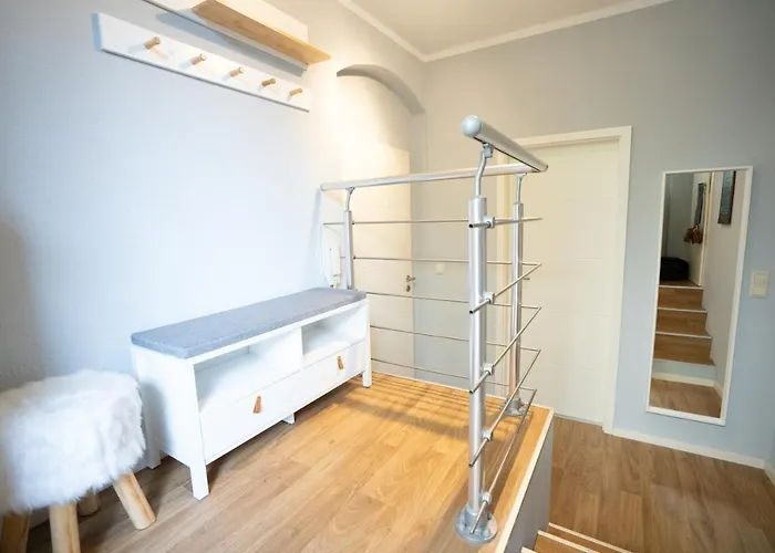 Toni Charming Im Idyllischem Villenviertel Mit Netflix