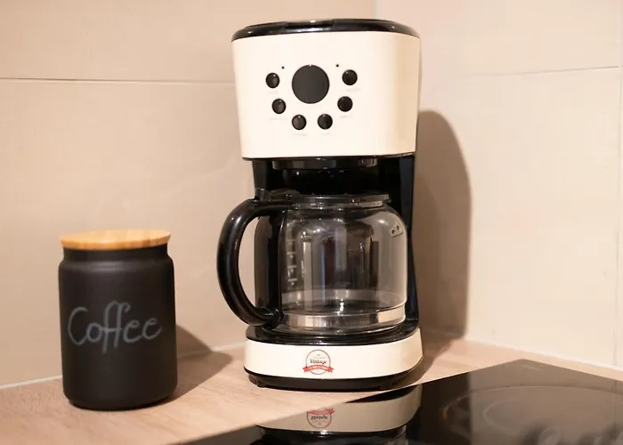 Toni Charming Im Idyllischem Villenviertel Mit Netflix