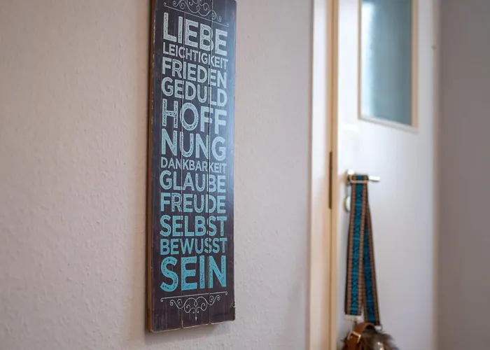 Toni Charming Im Idyllischem Villenviertel Mit Netflix